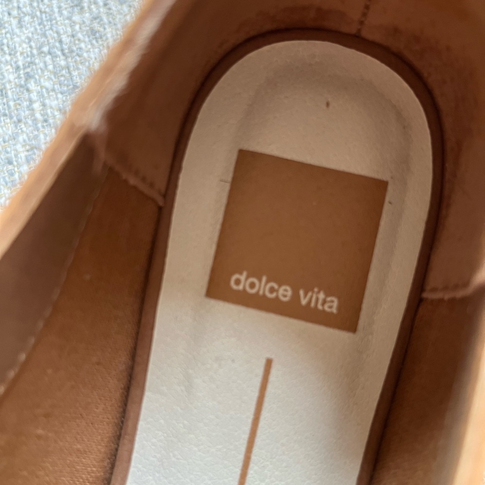 Dolce Vita  suede lug sole shoe.  Size 8 - Picture 6 of 11